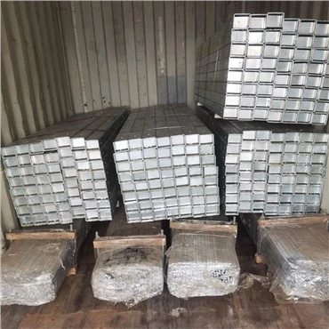 Cánh tay chữ thập bằng thép vuông