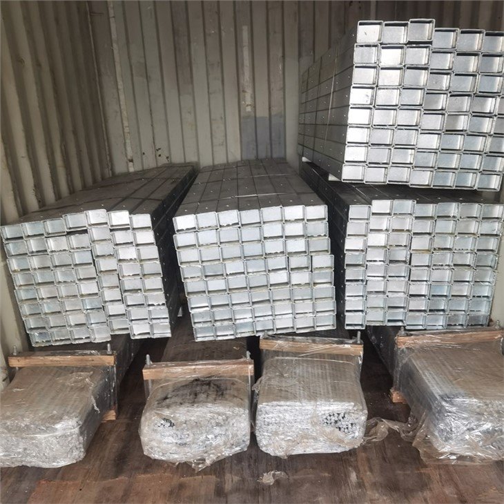 Cánh tay chữ thập bằng thép vuông